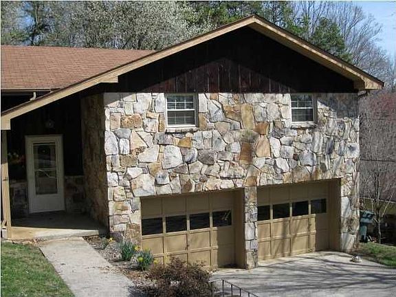 3rd image of 15 Lynnolen Ln