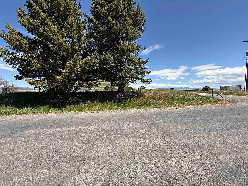 1st image of 2002 Lund Rd