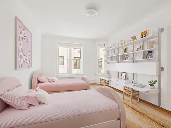 875 Park Avenue image 9 of 13