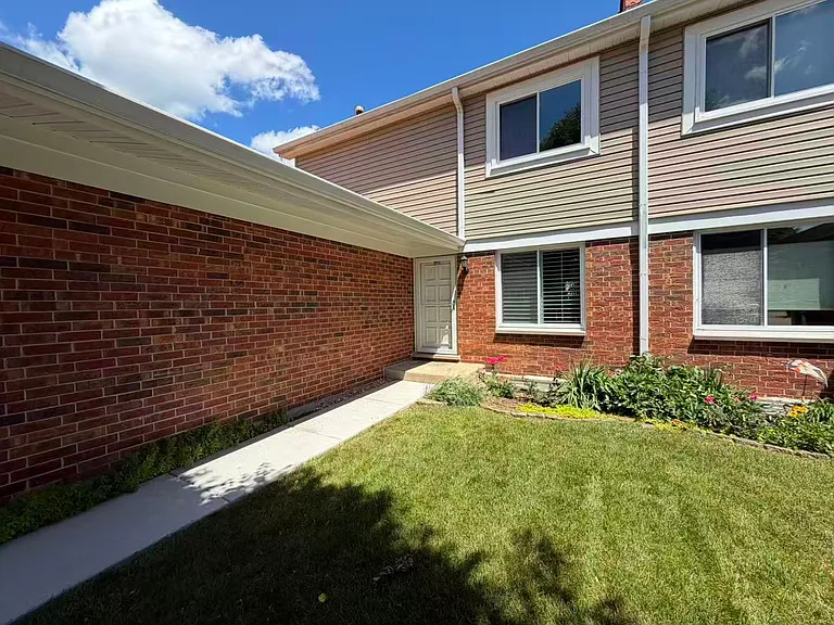 2179 N Queensburg Ln — Photo 3