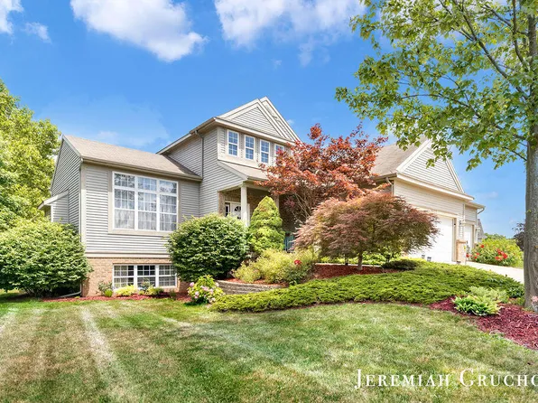 5322 S Silverstone Dr NE, Comstock Park, MI 49321