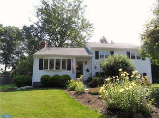 18 Oakdale Blvd, Yardley, PA 19067