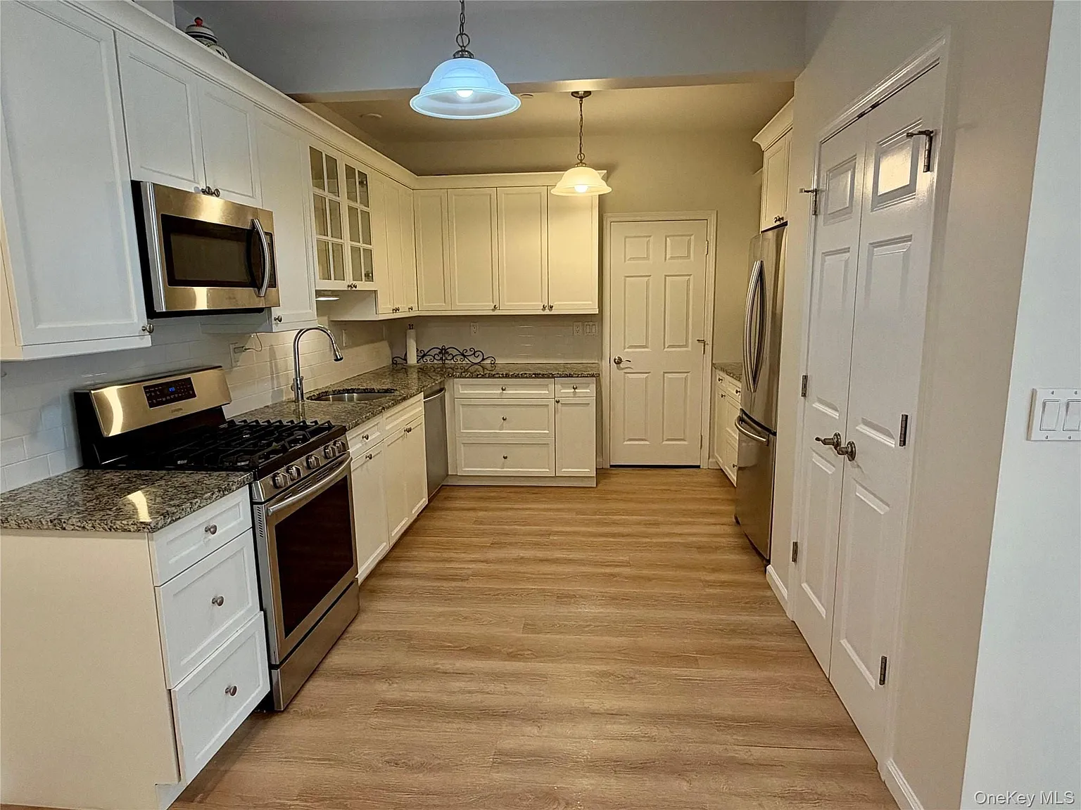 2 bed, 1.0 bath, 1100 sqft, $3,500 — Photo 1