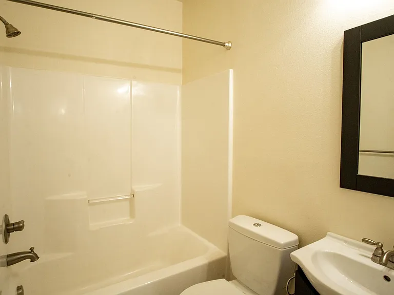 610 SE Spokane St #5 — Photo 9
