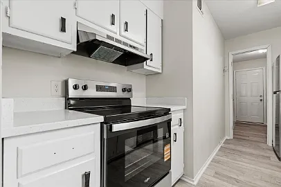 319 Revell Drive - G — Photo 2