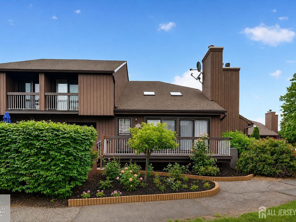 1st image of 41-43 Bloomingdale Dr