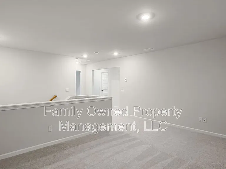 2048 Longhorn Ln — Photo 32