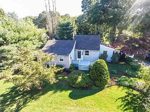 71 Mayfair Rd, Nesconset, NY 11767