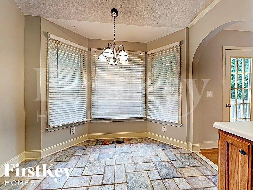 4 bed, 3.0 bath, 1862 sqft, $2,460 — Photo 4