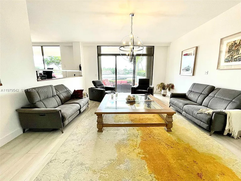19707 Turnberry Way #Townhouse 5 — Photo 7