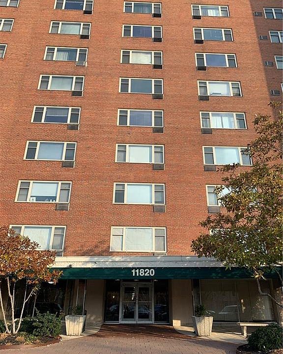 1st image of 11820 Edgewater Dr APT 819