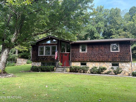 3rd image of 1015 Buckthorn Dr
