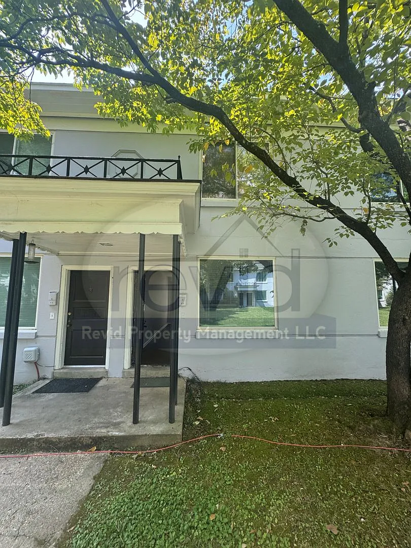 585 E. Parkway S. #28 — Photo 4