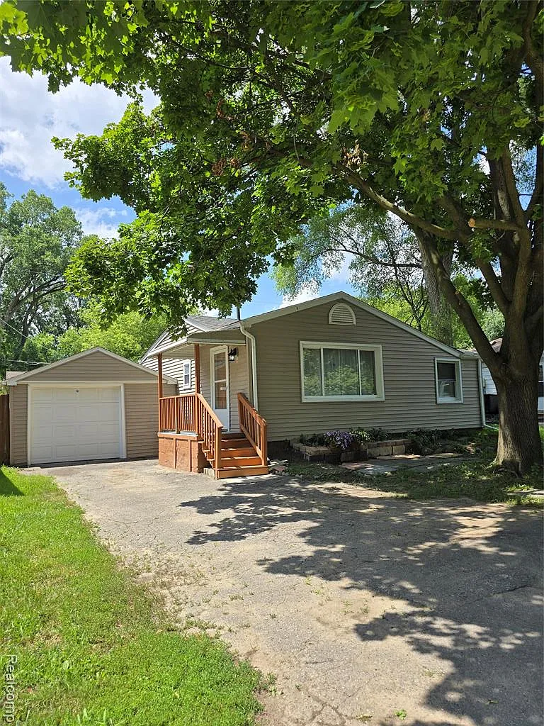 2 bed, 1.0 bath, 1042 sqft, $1,500 — Photo 1