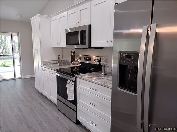 4th image of 1441 W Newbury St