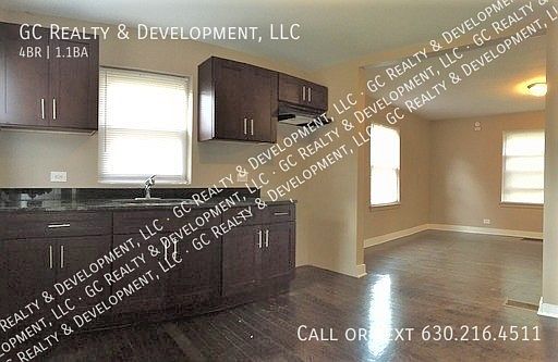 3rd image of 10153 S Crandon Ave