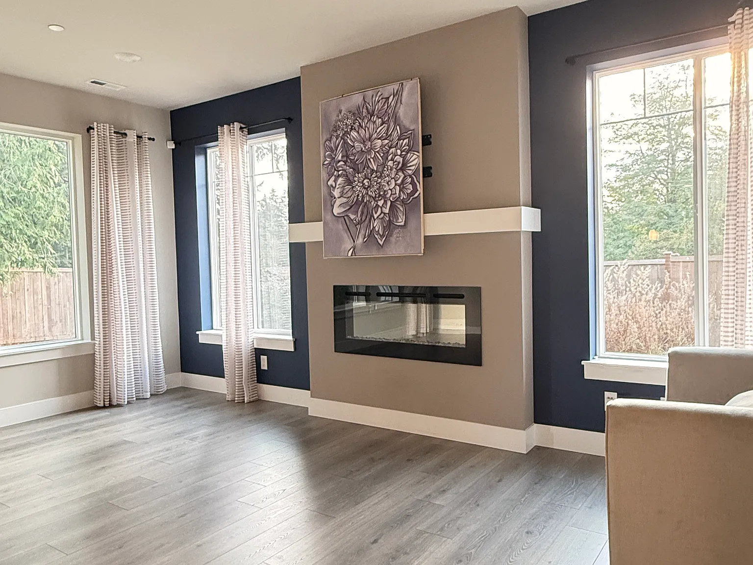 5 bed, 3590 sqft, $4,995 — Photo 2