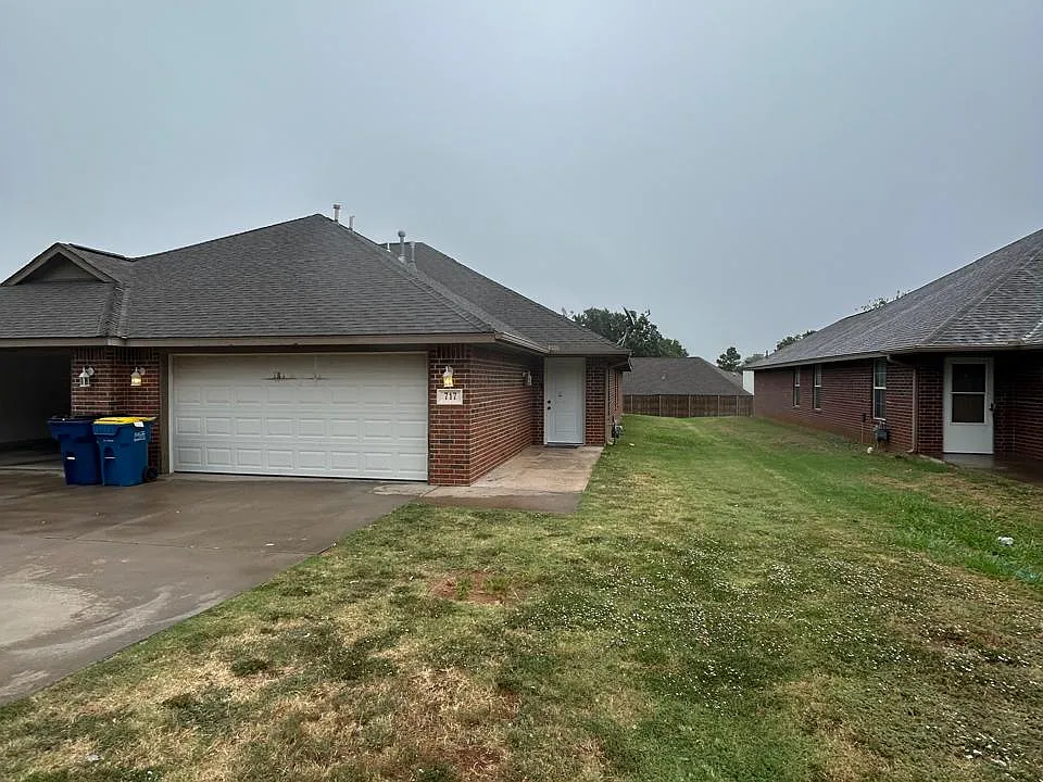 717 Pecan Hill St #2