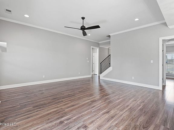4th image of 8493 Williamson Dr