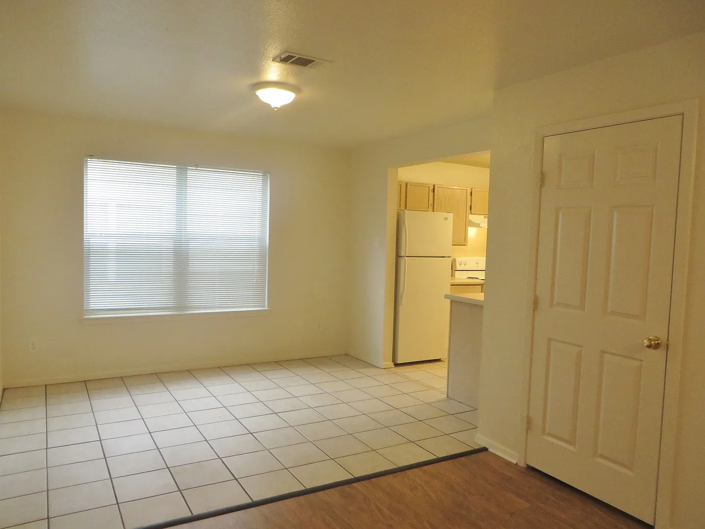 2 Bedroom 2 Bathroom Unit In Georgetown — Photo 3
