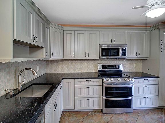 5th image of 329 Pennington Court
