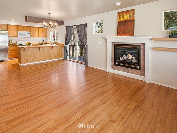 3rd image of 2102 81st Avenue NE