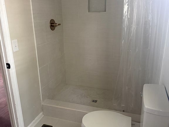 3rd image of 110 Blueberry Ct