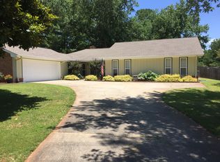 1648 Rangewood Dr, Lilburn, GA 30047