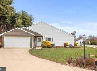 4049 Clair Mar Dr #13, Dover, PA 17315