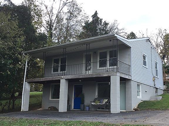 3rd image of 22 Briar Patch Ln