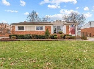 22199 Loretta St, Woodhaven, MI 48183