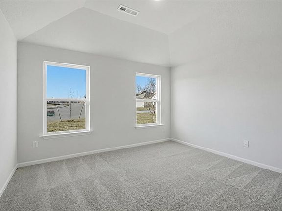 4th image of 521 SE Nelson Dr