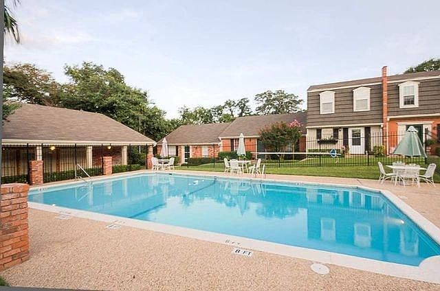 1st image of 5212 Lake Shore Dr