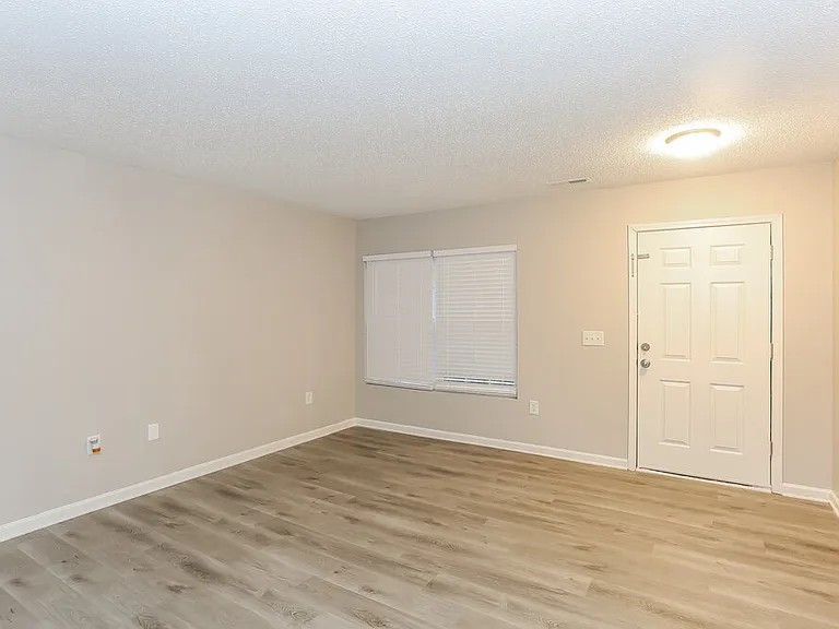 13515 Glasgow Green Ln — Photo 4