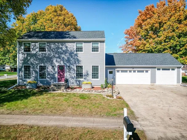 1518 Hickory Heights Dr, Waverly, IA 50677