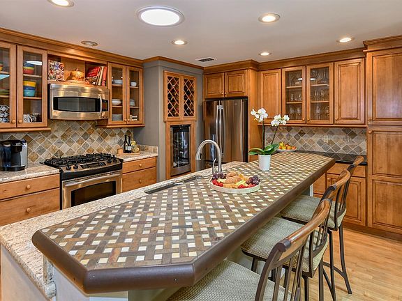 5th image of 158 Vineyard Cir