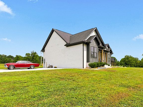 4th image of 1006 Clifton Valley Rd