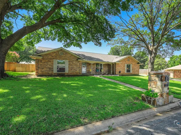6404 Suncrest Ct, North Richland Hills, TX 76180