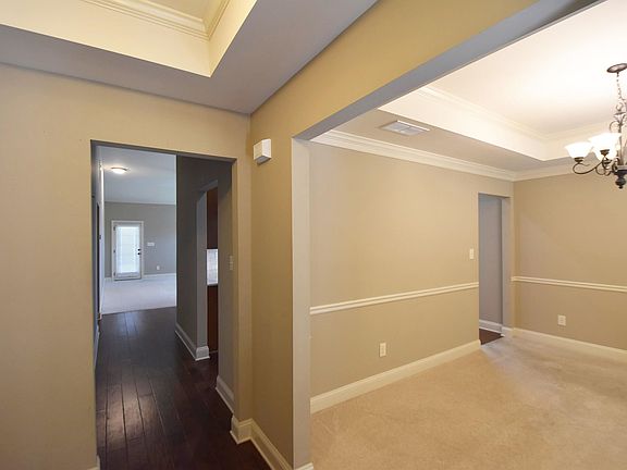 5th image of 305 Evesham Ave