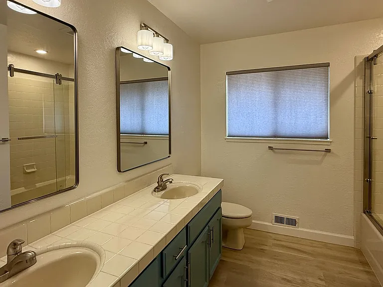 390 Howard Dr — Photo 17