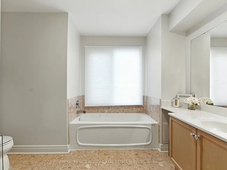 442 Maple Ave #7 — Photo 28