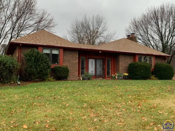 1000 SW Crest Dr, Topeka, KS 66604