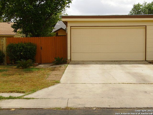 2nd image of 6850 Arbor Spring Dr