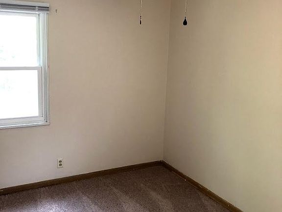 3rd image of 176 Highfield Dr