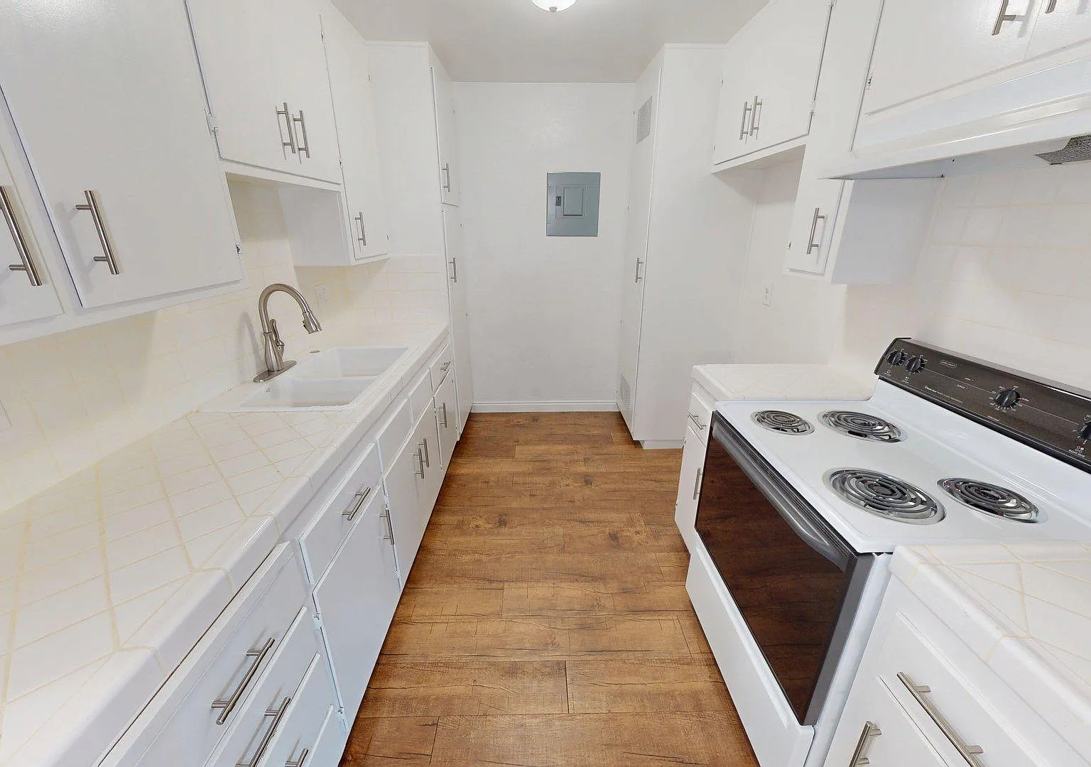 2 bed, $2,500 — Photo 2