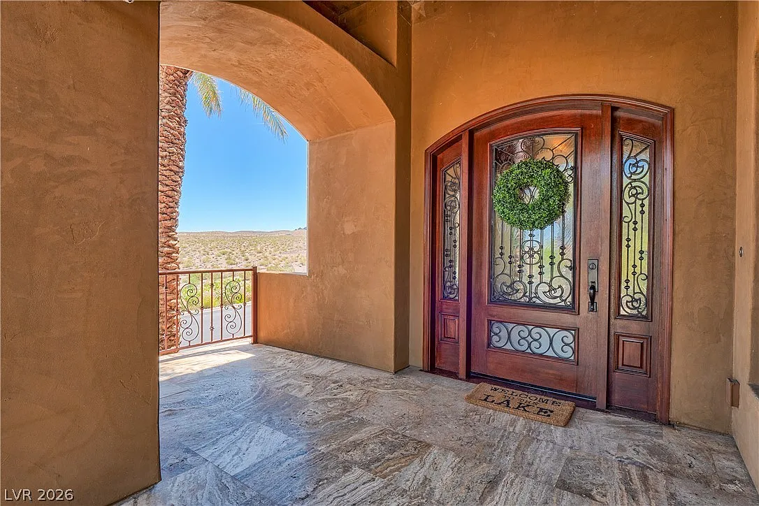 5 bed, 7.0 bath, 6895 sqft, $8,900 — Photo 3