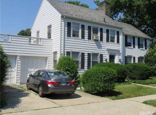 5206 Bowne St, Flushing, NY 11355