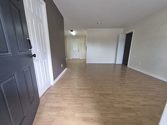 3rd image of 517 Winthrop St