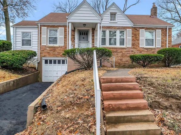 9010 Pallardy Ln, Saint Louis, MO 63114