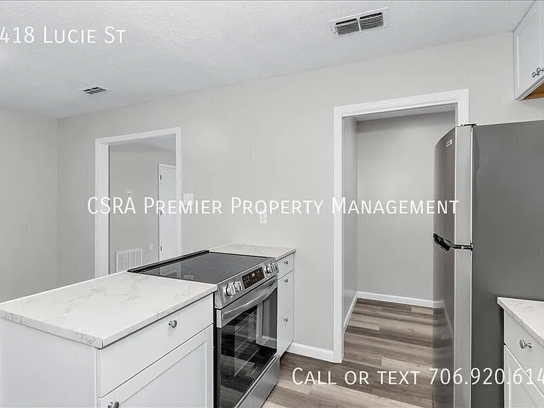 3418 Lucie St — Photo 8